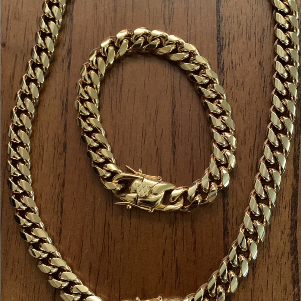 Gold Chain Necklace and Bracelet Set - Picture 2 of 4